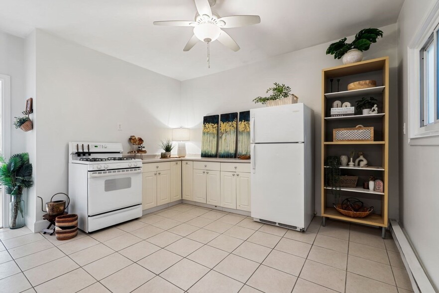 Building Photo - 377 Dorchester St