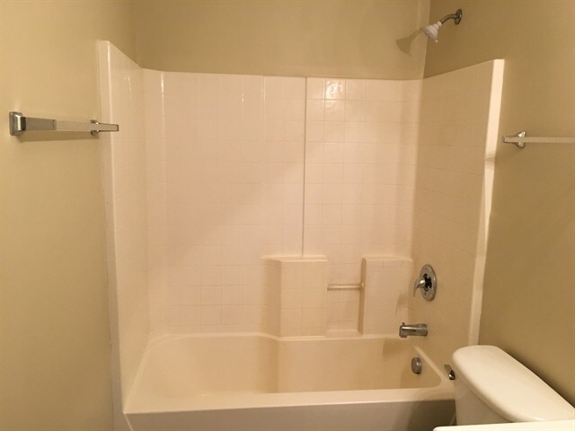 Building Photo - 145 Parkview Rd