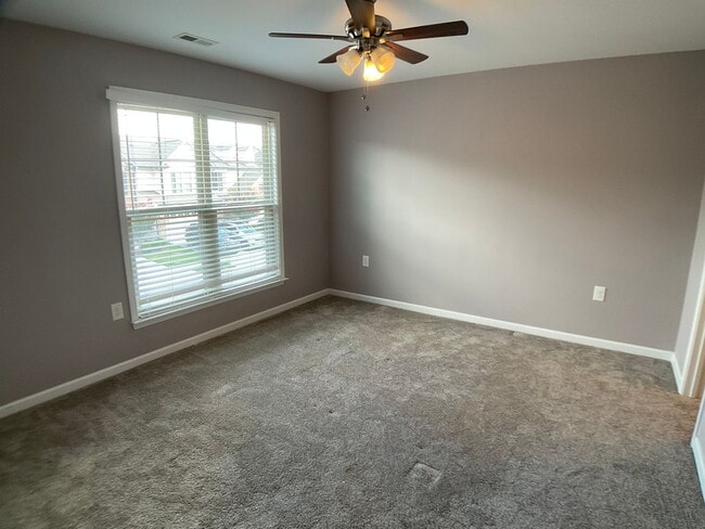 Building Photo - Gorgeous Townhome in Brier Crossings!