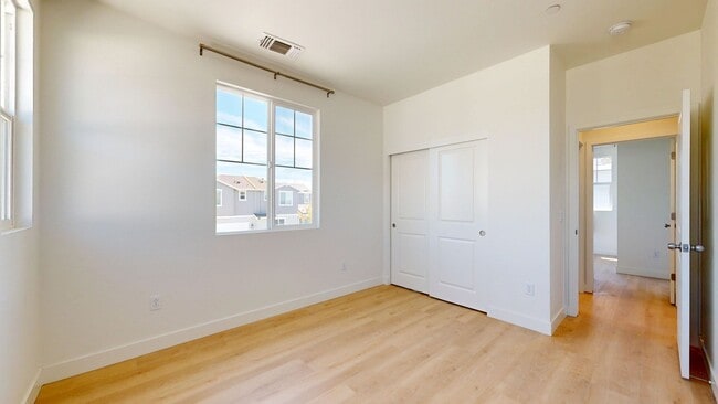 Building Photo - 1605 Rose Clover St