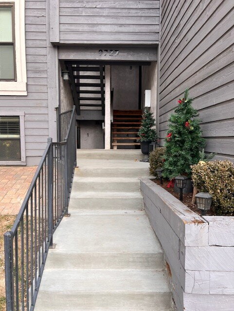 Building Photo - Two Bedroom Condo In DTC! Pool and Tennis Courts! Washer and Dryer In-Unit!