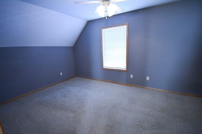 Building Photo - Beautifully updated home in prime downtown location!