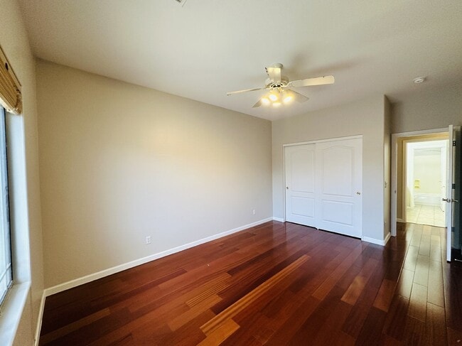 Building Photo - 672 W Raven Dr