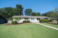 Building Photo - Turnkey Renovated Home!