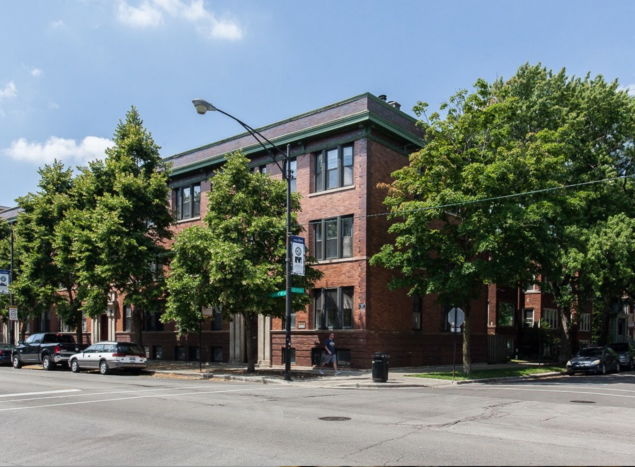 Building Photo - 1411 W Byron St