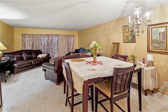 Building Photo - 6556 Racquet Club Dr