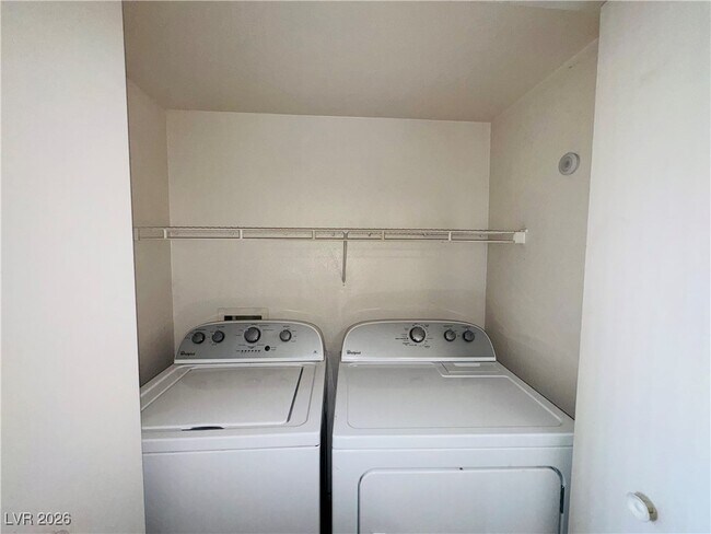 Building Photo - 1150 N Buffalo Dr