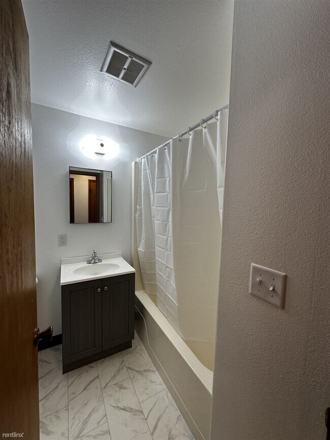 Building Photo - 1 br, 1 bath 4plex - 104 Philadelphia Stre...