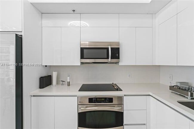 Building Photo - 90 SW 3rd St