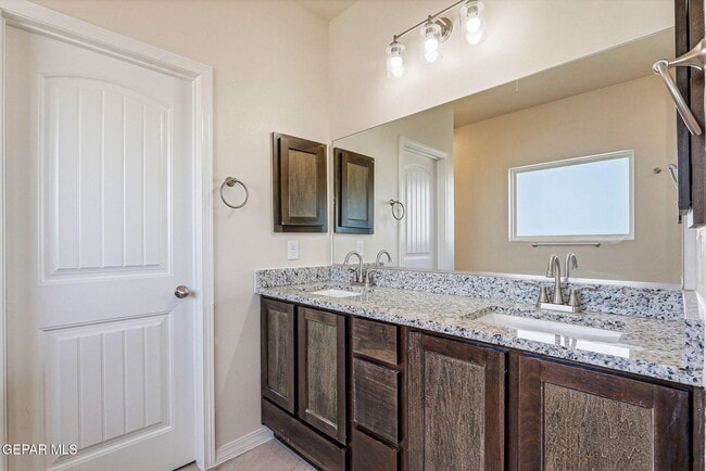 Building Photo - 904 Keenland Ave