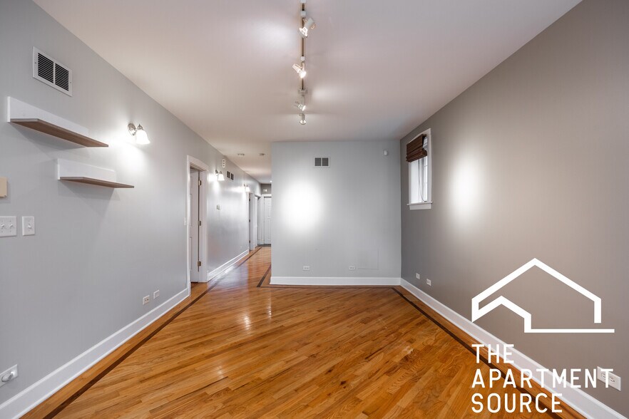 Building Photo - 2933 N Ridgeway Ave