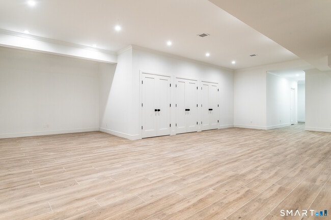 Building Photo - 68 Dearfield Dr