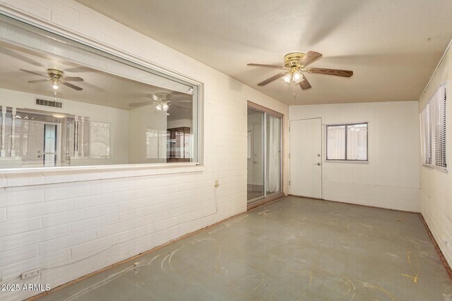 Building Photo - 6224 E Dallas St