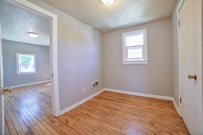 Building Photo - 309 1/2 S Erie Street