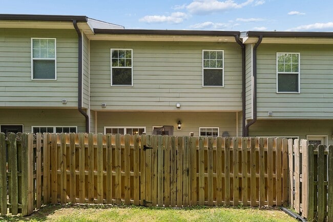 Building Photo - 553 Rosedale Ave