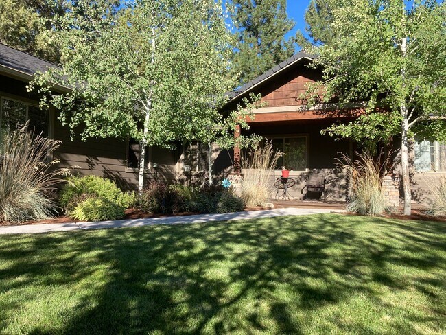 Building Photo - Beautiful Single Level home in Sisters!