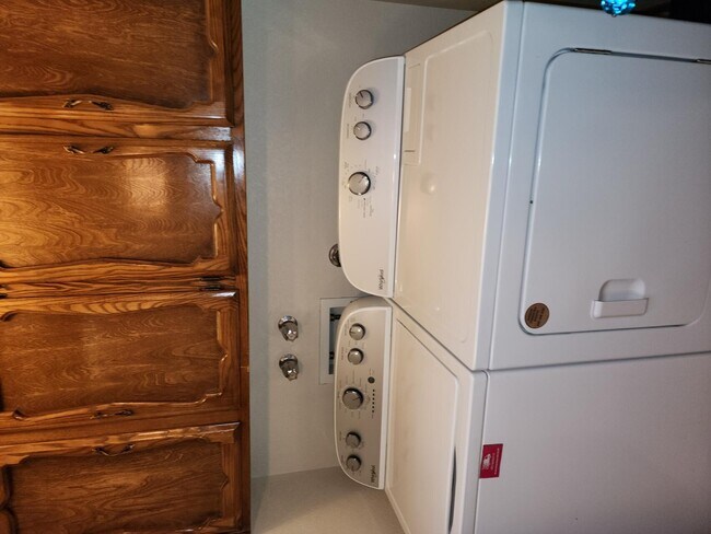 Building Photo - 9335 Admiral Lowell Pl NE