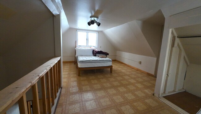 Building Photo - 304 W Pine St