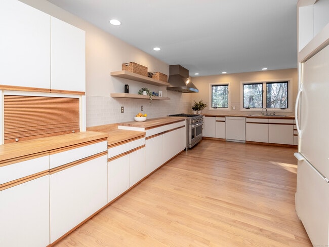 Building Photo - 21 Pent Rd