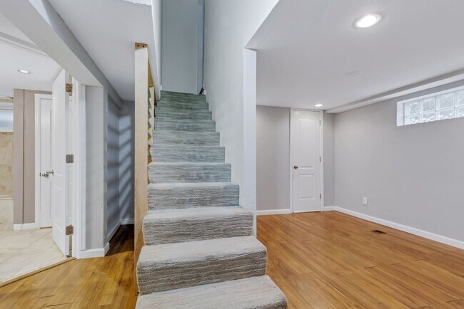 Building Photo - 4994 Julian St