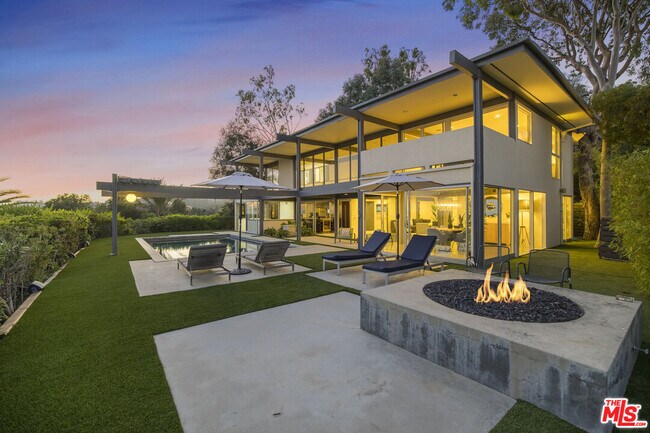 Building Photo - 9892 Beverly Grove Dr