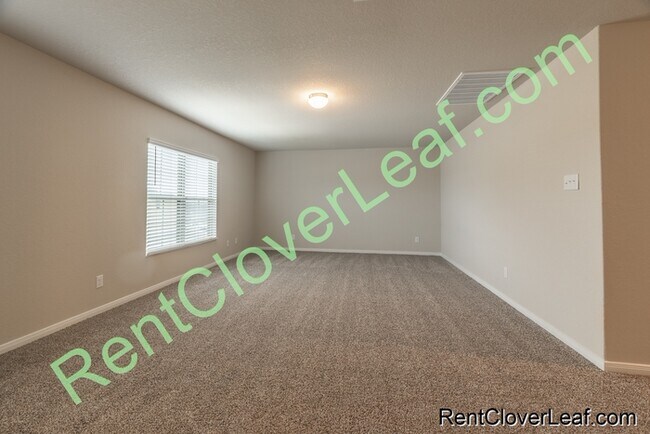 Building Photo - Available Now: 5 bed 3 Full bath