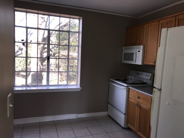 Building Photo - 1700 N Elm St