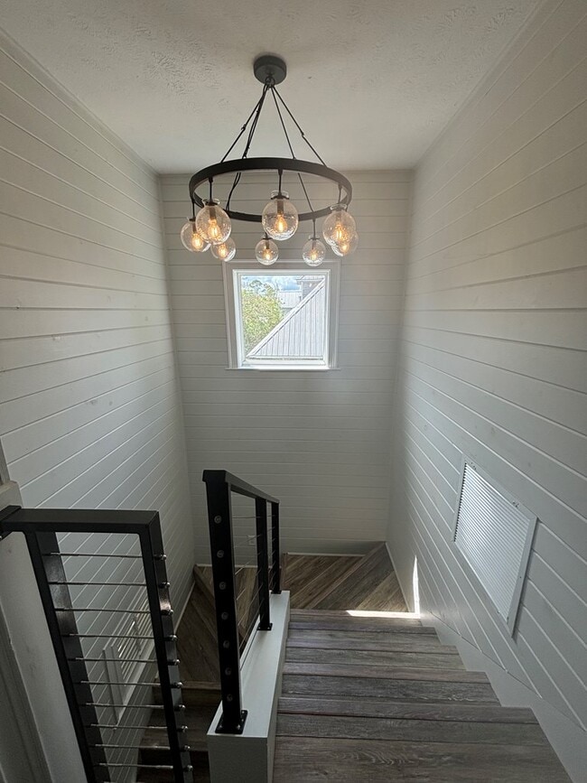 Building Photo - 802 Marvin Ave