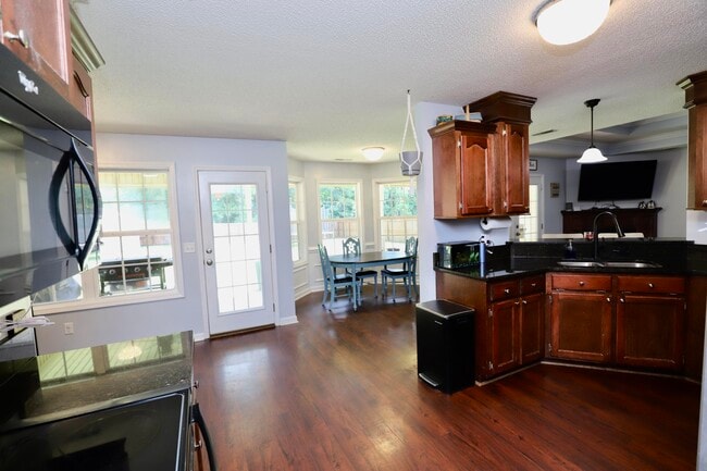 Building Photo - 4370 Excursion Dr
