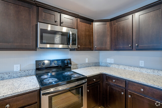 2BR, 2BA - 1,00 SF - Kitchen - Beulah Creek Apartments