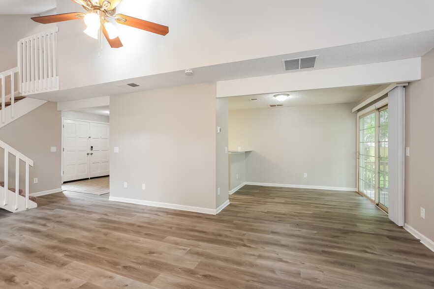 Building Photo - 11507 Kelvyn Grove Pl
