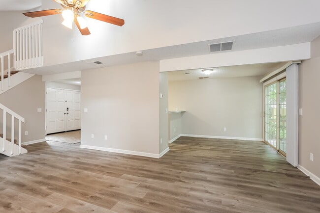 Building Photo - 11507 Kelvyn Grove Pl