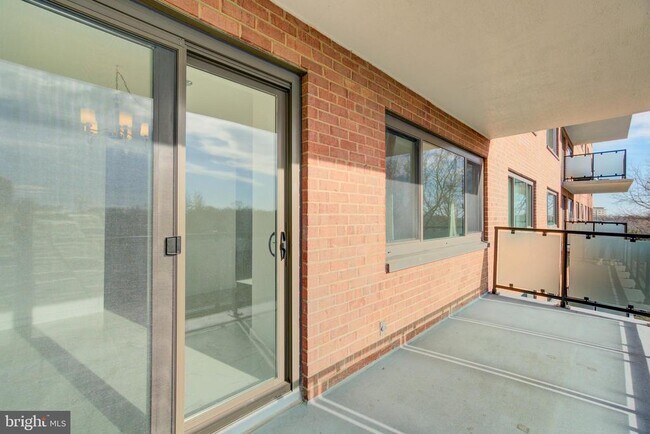 Building Photo - 4201 Cathedral Ave NW