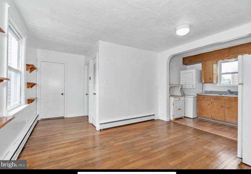Building Photo - 1803 Elm St