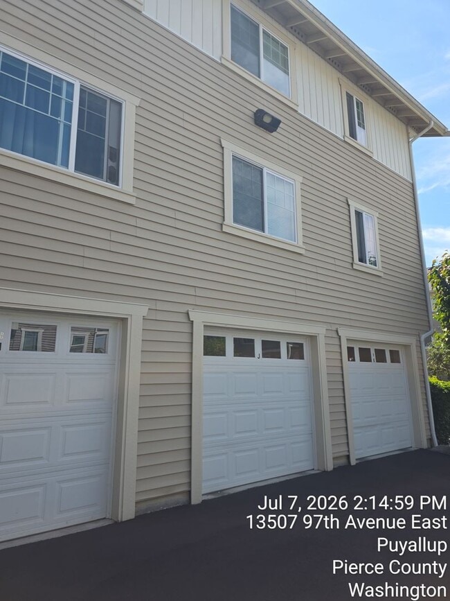 Building Photo - Trio Residences Puyallup condo - 2 bedroom, 2 bathroom with 2 car garage located in gated communi...