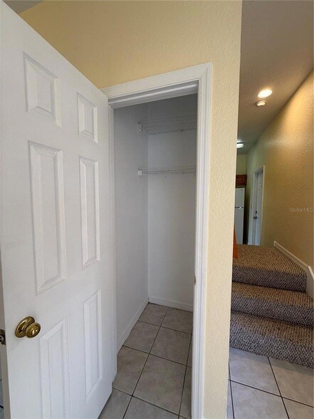 Building Photo - 2212 Garden Lake Dr