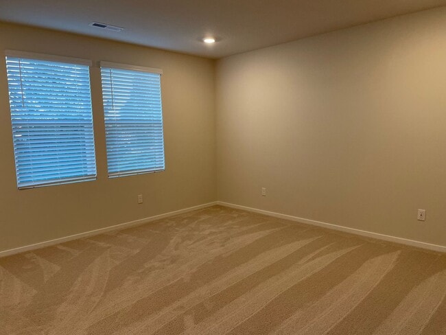 Building Photo - Don’t Miss This! Spacious Vancouver Home with Large Yard & Double Garage.