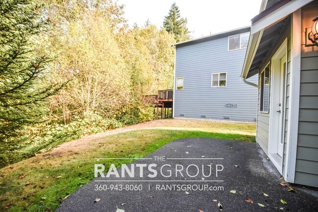 Building Photo - 4-bedroom, 2-bathroom Home with Green Belt in A Prime Location!
