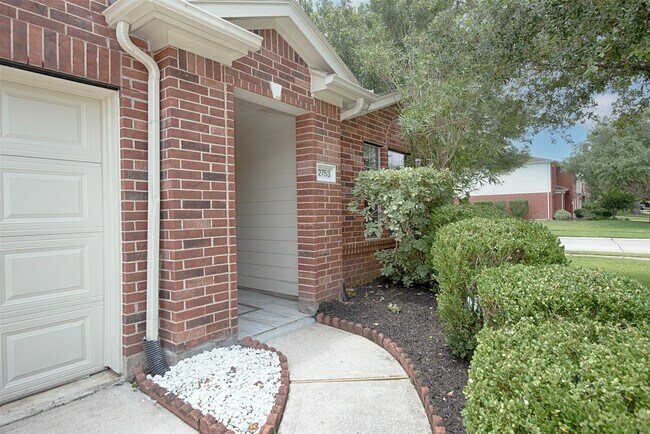 Building Photo - 2753 Foster Hill Dr