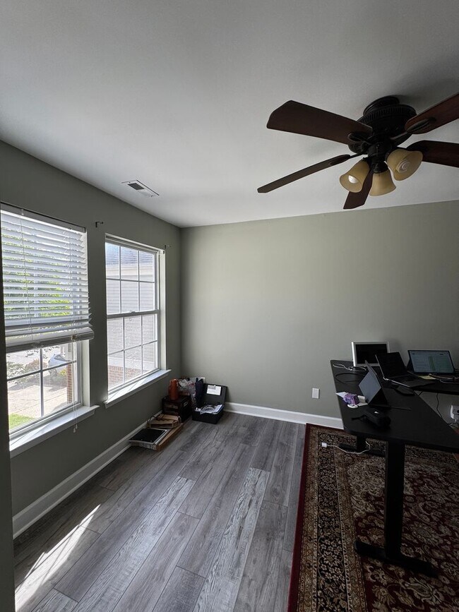 Building Photo - Foxfire