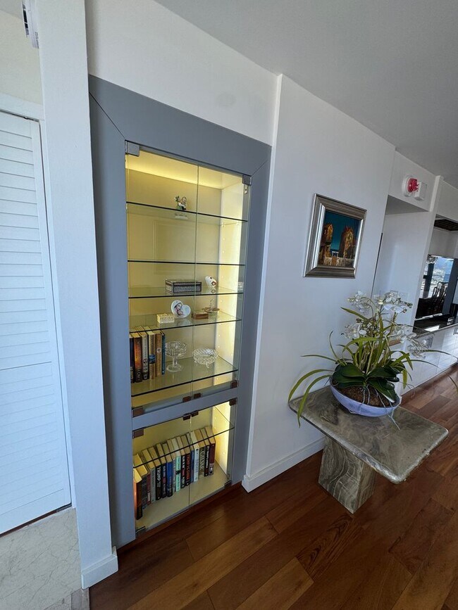Building Photo - Luxury High-Rise Living with Panoramic Oce...