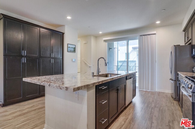 Building Photo - 20619 Oakglen Ln