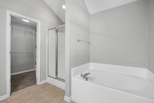 Building Photo - 5 Bedroom, 2.5 Bathroom - White Oak Subdivision - Richmond Hill