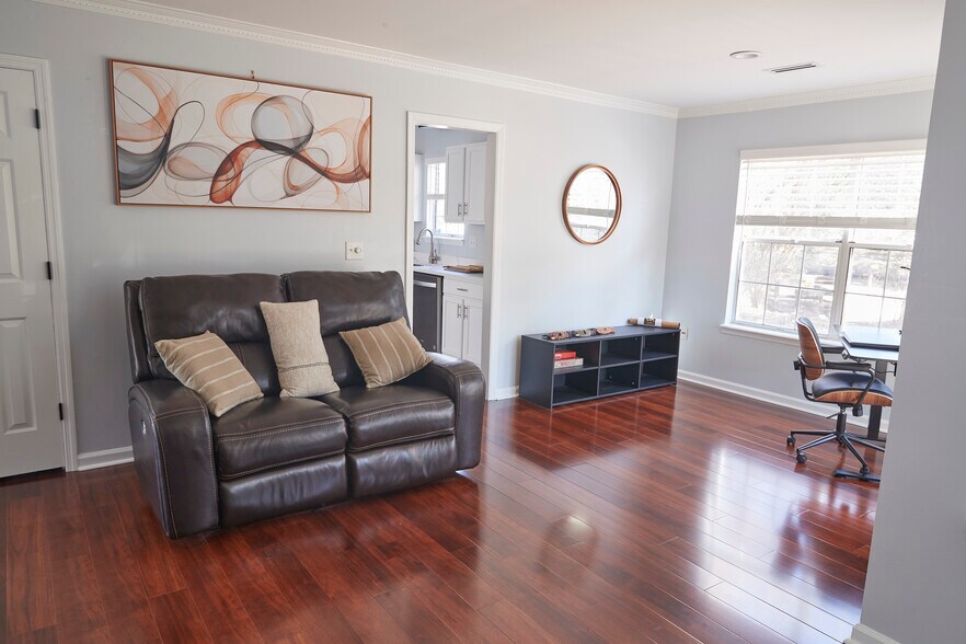 Building Photo - 810 Williamsburg Ln