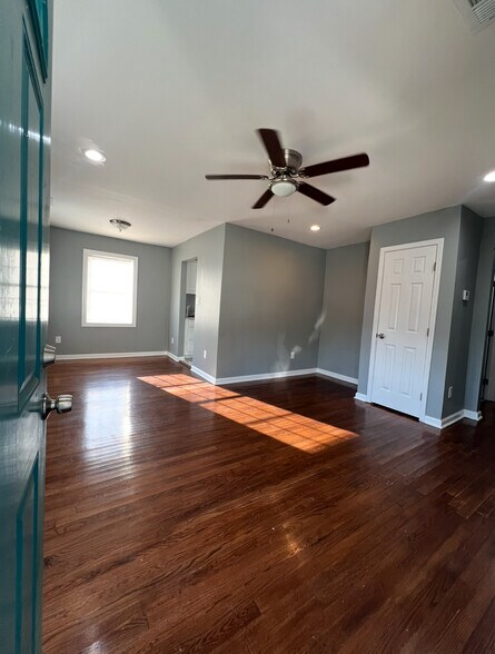 Building Photo - 3148 Highland Park Pl