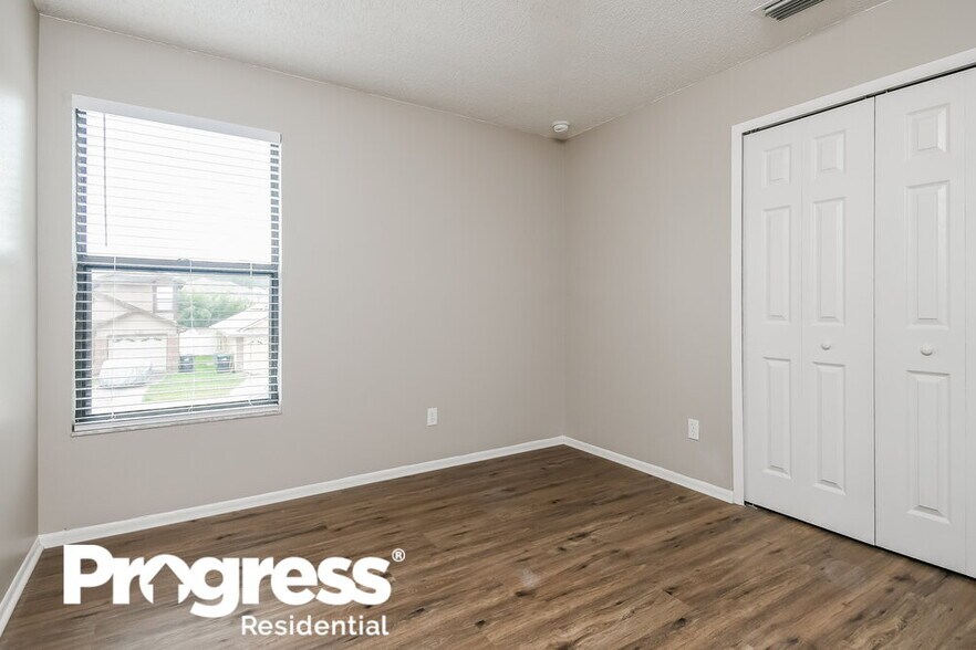 Building Photo - 10019 Creekwater Blvd