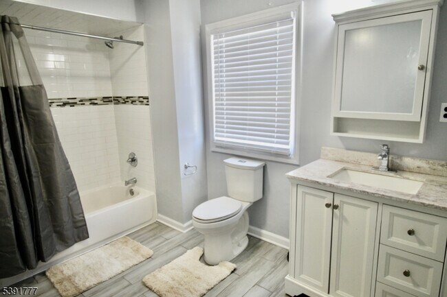 Building Photo - 22 Rockland Terrace