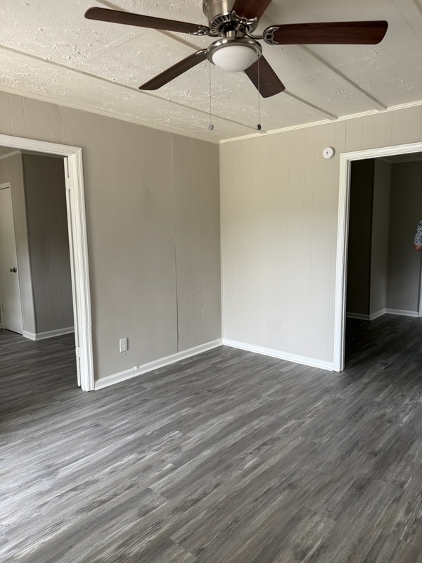 Building Photo - 100 Oak Ln