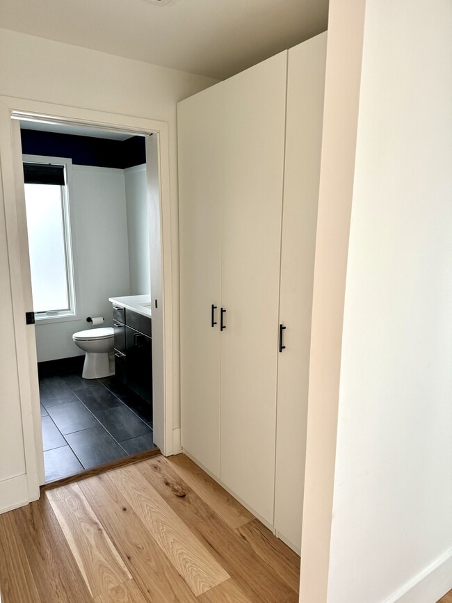 Building Photo - 32 E Court St