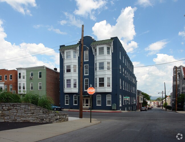 Primary Photo - 300-302 N Potomac St